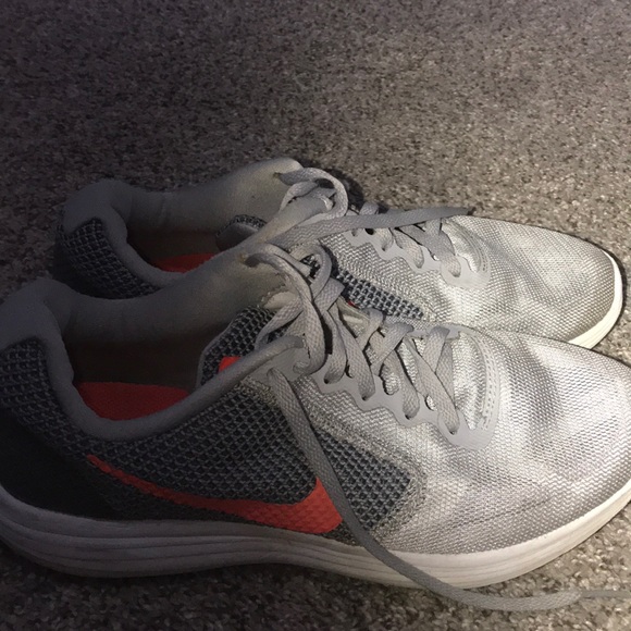 nike revolution 3 womens